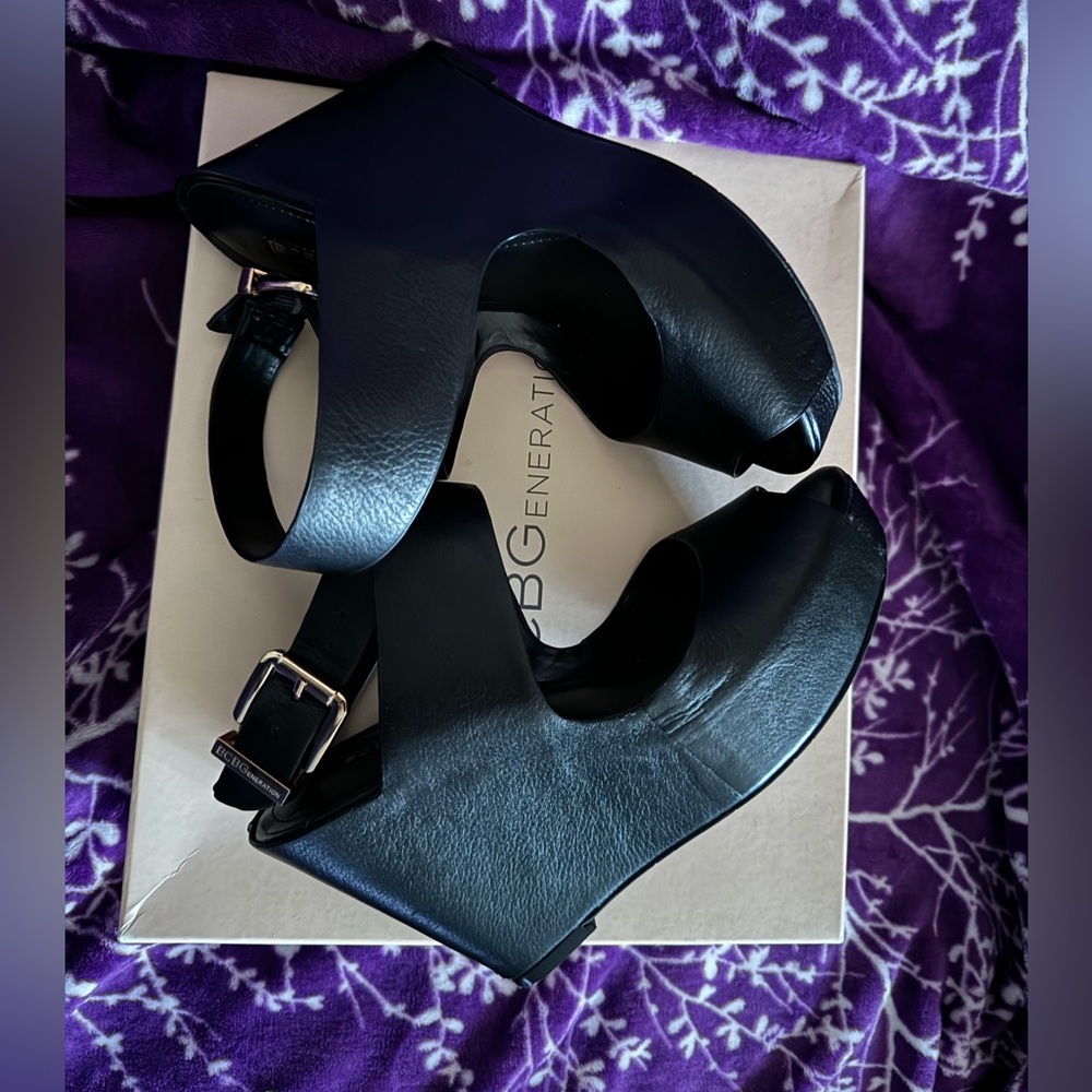 Bcbgmaxazria black platform shoes - Picture 3 of 8